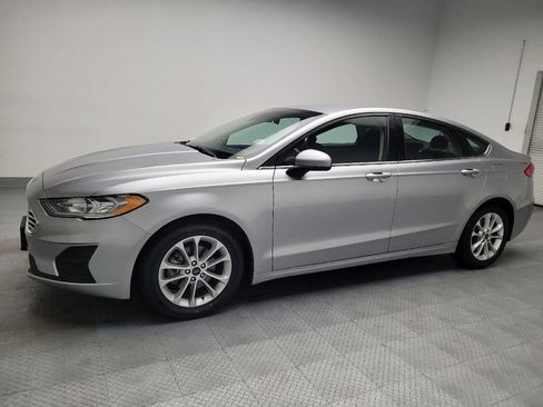 Used 2020 Ford Fusion SE image 2