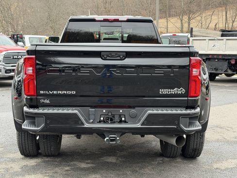 Used 2024 Chevrolet Silverado 3500 High Country w/ High Country Premium Package image 3