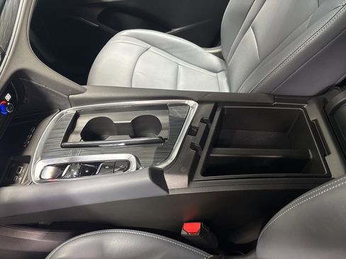 Used 2024 Buick Enclave Essence w/ Sport Touring Edition image 27