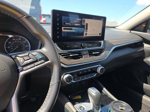 Used 2024 Nissan Altima 2.5 SV w/ SV Premium Package AWD/4WD image 8