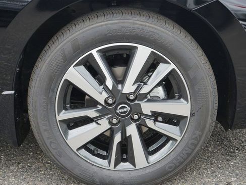 Used 2025 Nissan Versa SV w/ Trunk Package FWD image 10