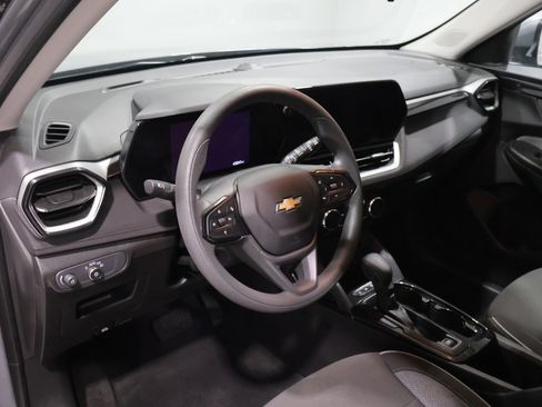 Used 2025 Chevrolet TrailBlazer LT AWD/4WD image 15