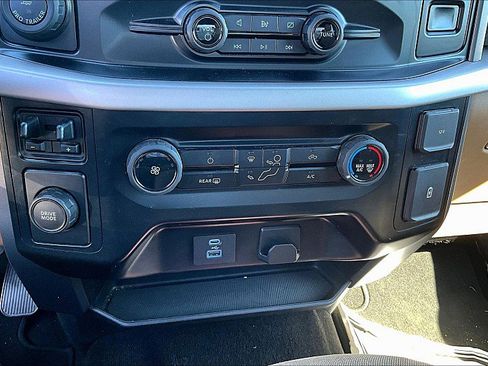Used 2022 Ford F150 XLT w/ Trailer Tow Package RWD image 33