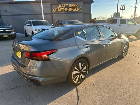 Used 2021 Nissan Altima 2.5 SV image 3