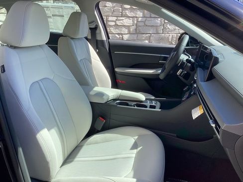 New 2026 Hyundai Sonata SEL FWD image 18