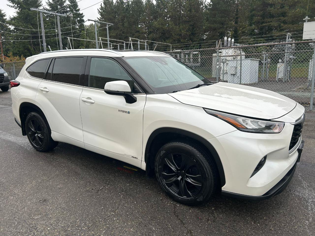 Used 2020 Toyota Highlander XLE AWD/4WD image 3