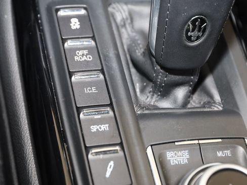 Used 2022 Maserati Levante Modena image 25