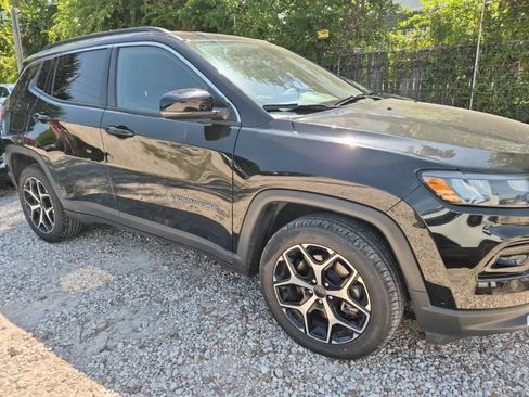 Used 2025 Jeep Compass Limited AWD/4WD image 4