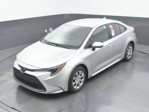 Used 2026 Toyota Corolla LE FWD image 29
