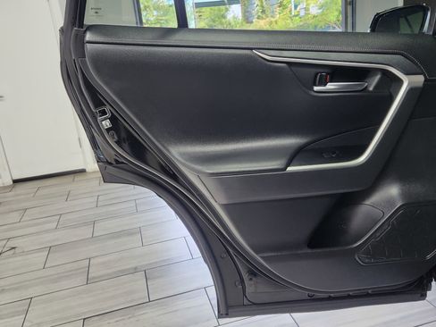 Used 2019 Toyota RAV4 Limited image 12