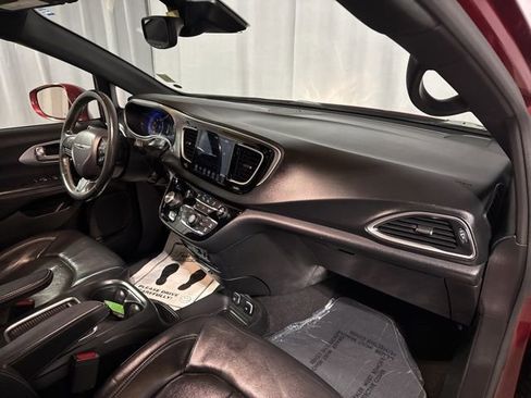 Used 2019 Chrysler Pacifica Touring-L Plus w/ Advanced Safetytec Group FWD image 40