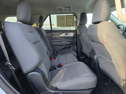 Used 2025 Ford Explorer Active image 12