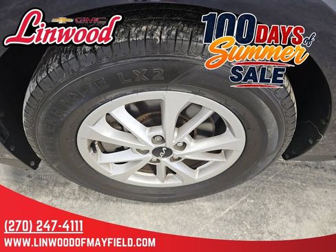 Used 2024 Kia Carnival LX FWD image 6