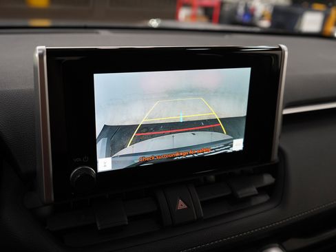 Used 2025 Toyota RAV4 XLE AWD/4WD image 20