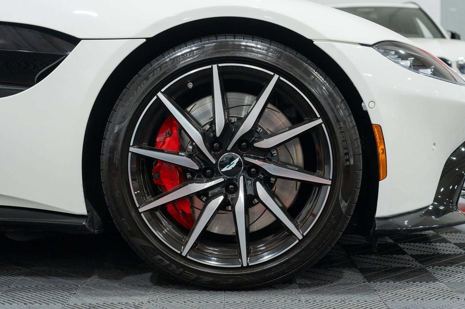 Used 2019 Aston Martin V8 Vantage Coupe RWD image 15