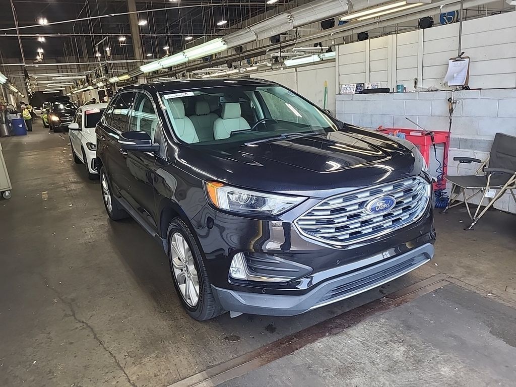 Used 2022 Ford Edge Titanium AWD/4WD image 2