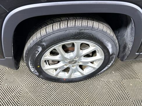 Used 2014 Jeep Cherokee Latitude image 10