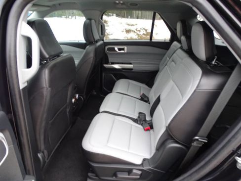 Used 2021 Ford Explorer Sport XLT w/ XLT Sport Appearance Package image 35