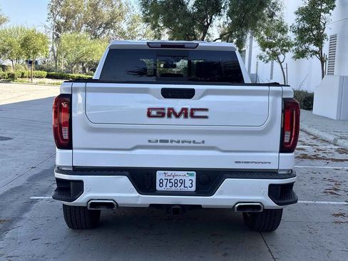Used 2022 GMC Sierra 1500 Denali w/ Driver Alert Package II AWD/4WD image 4