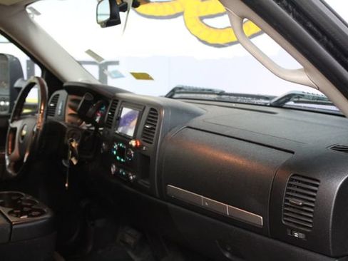 Used 2011 Chevrolet Silverado 2500 LT w/ Interior Plus Package AWD/4WD image 11