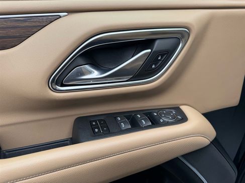 Used 2021 Chevrolet Tahoe Premier w/ Premium Package image 14