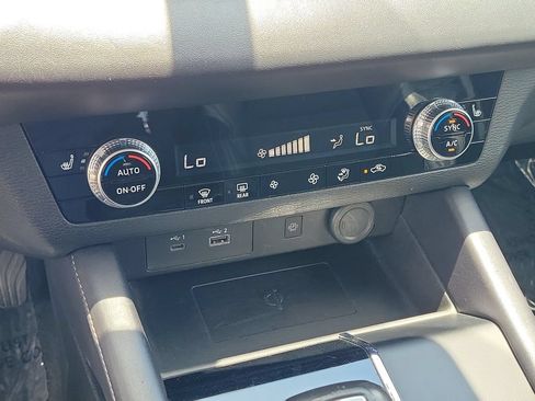 Used 2024 Mitsubishi Outlander SE FWD image 25