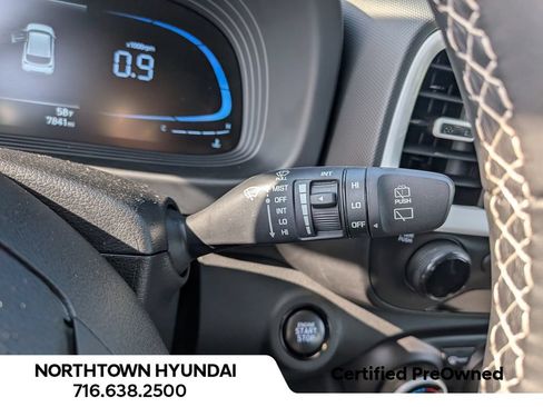 Used 2025 Hyundai Venue Limited FWD image 28