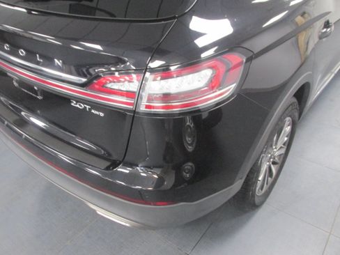 Used 2019 Lincoln Nautilus Select AWD/4WD image 11