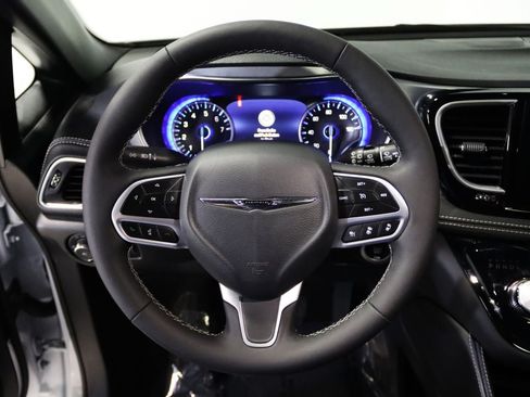 Used 2026 Chrysler Pacifica Limited FWD image 39