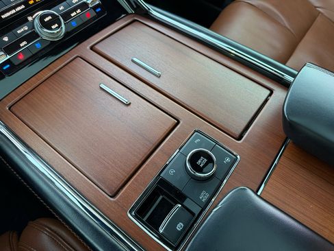 Used 2018 Lincoln Navigator Reserve w/ Technology Package image 38