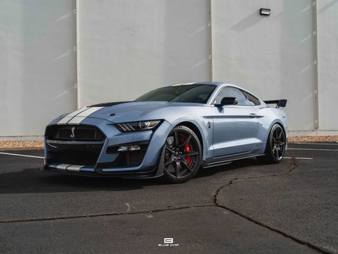 Used 2022 Ford Mustang Shelby GT500 w/ Carbon Fiber Track Pack RWD image 1