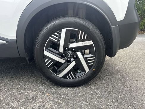 Used 2025 Nissan Kicks SV image 31