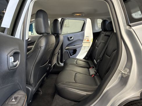 Used 2018 Jeep Compass Limited AWD/4WD image 12
