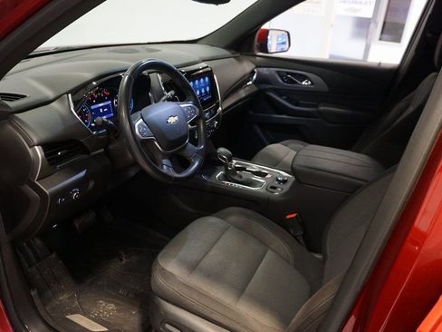 Certified 2023 Chevrolet Traverse LT w/ Rear Camera Mirror Package image 9