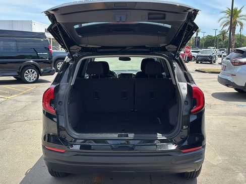 Used 2023 GMC Terrain SLE FWD image 17