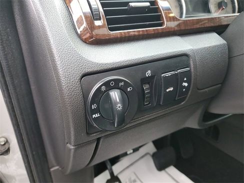 Used 2008 Ford Taurus Limited image 15