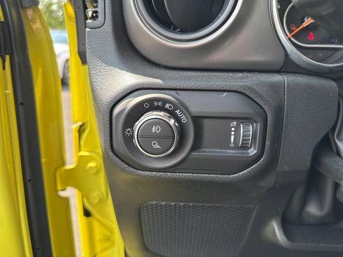 Used 2023 Jeep Gladiator Willys image 36