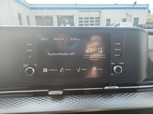 Used 2024 Kia Carnival LX FWD image 22