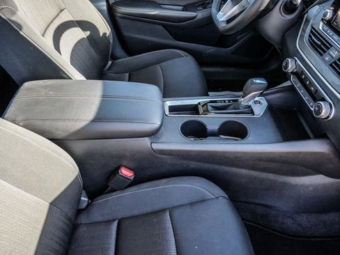 Used 2025 Nissan Altima 2.5 SV image 14