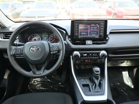 Used 2022 Toyota RAV4 LE FWD image 19
