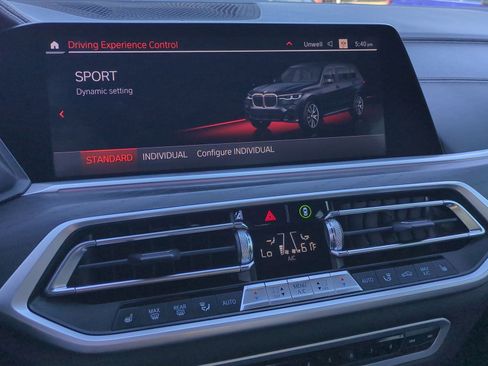 Used 2022 BMW X7 xDrive40i w/ M Sport Package AWD/4WD image 23