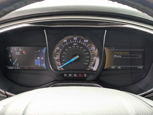 Used 2018 Ford Fusion SE w/ Fusion SE Technology Package image 3
