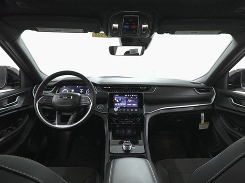 New 2025 Jeep Grand Cherokee L Altitude image 6