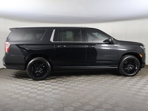Used 2024 Chevrolet Suburban High Country w/ Advanced Technology Package AWD/4WD image 23