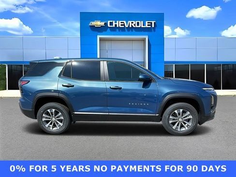 New 2026 Chevrolet Equinox LT w/ Convenience Package II FWD image 2