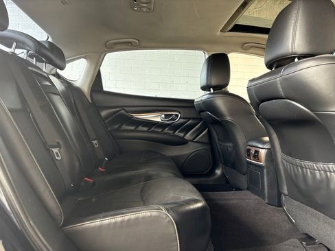 Used 2016 INFINITI Q70 L 3.7 w/ Deluxe Touring Package RWD image 18