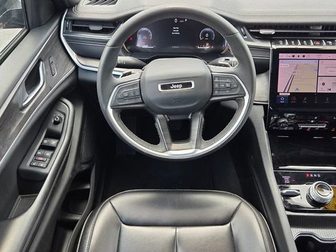 Certified 2024 Jeep Grand Cherokee Limited image 6