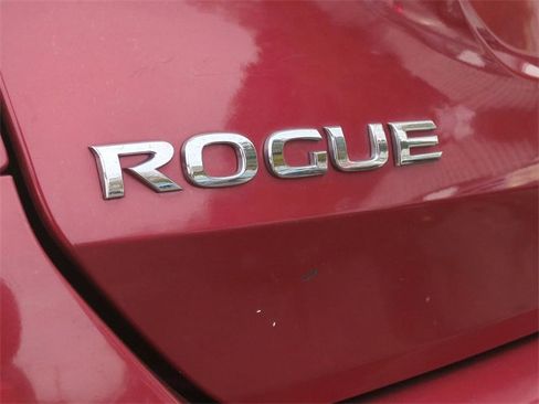 Used 2016 Nissan Rogue SV image 31