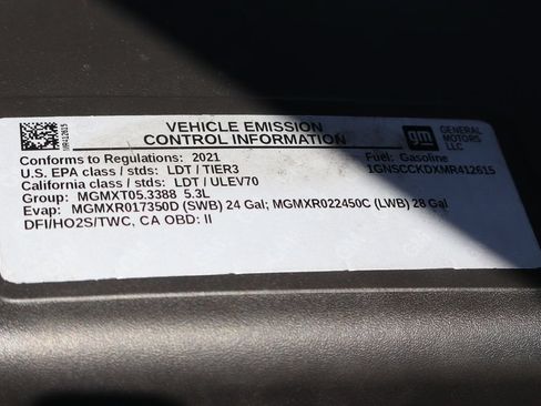 Used 2021 Chevrolet Suburban LT RWD image 16