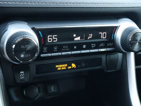 Used 2021 Toyota RAV4 XLE Premium image 24